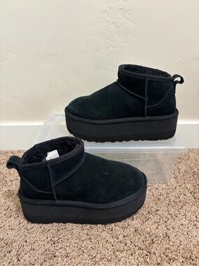 UGG Classic Ultra Mini Platform Boot, Black, Women's Size 5